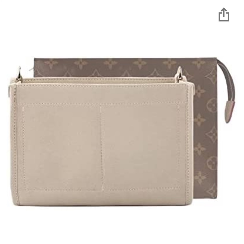 Wristlet organizer